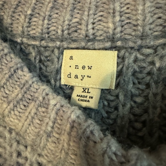 Knit Gradient Sweater - Picture 3 of 3